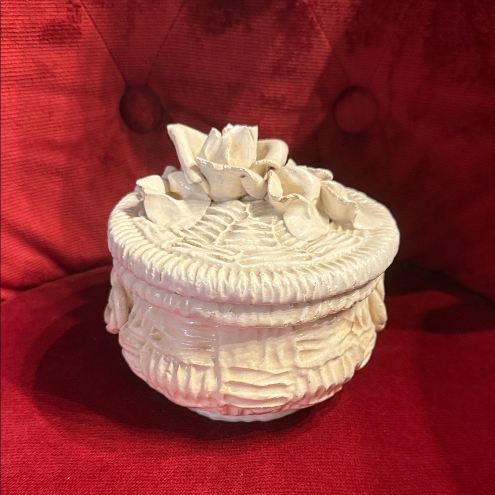 VTG Creamy Trinket Box With Capodimonte Style Roses On Top marked Italy 108/3